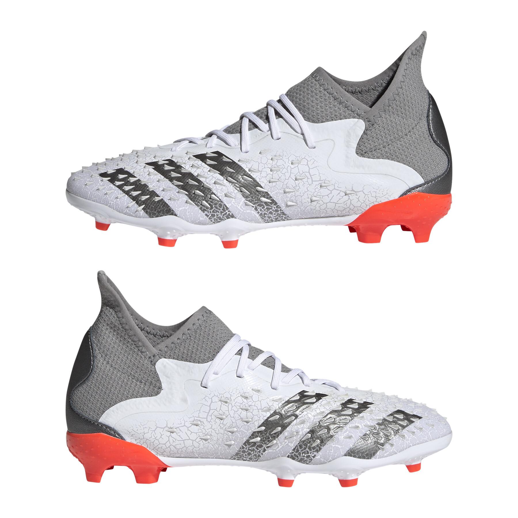 Children's soccer shoes adidas Predator Freak.1 FG