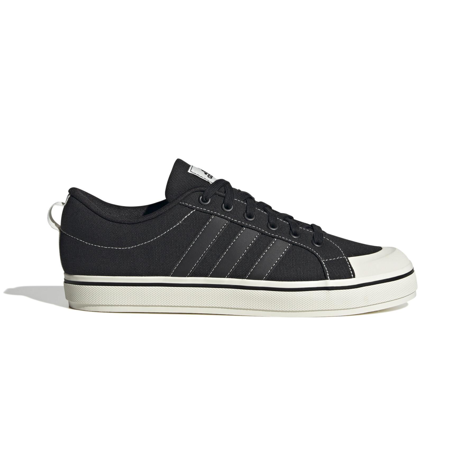 https://media.foot-store.com/catalog/product/cache/image/1800x/9df78eab33525d08d6e5fb8d27136e95/a/d/adidas_hp6020_1_footwear_photography_side_lateral_center_view_white_000.jpg