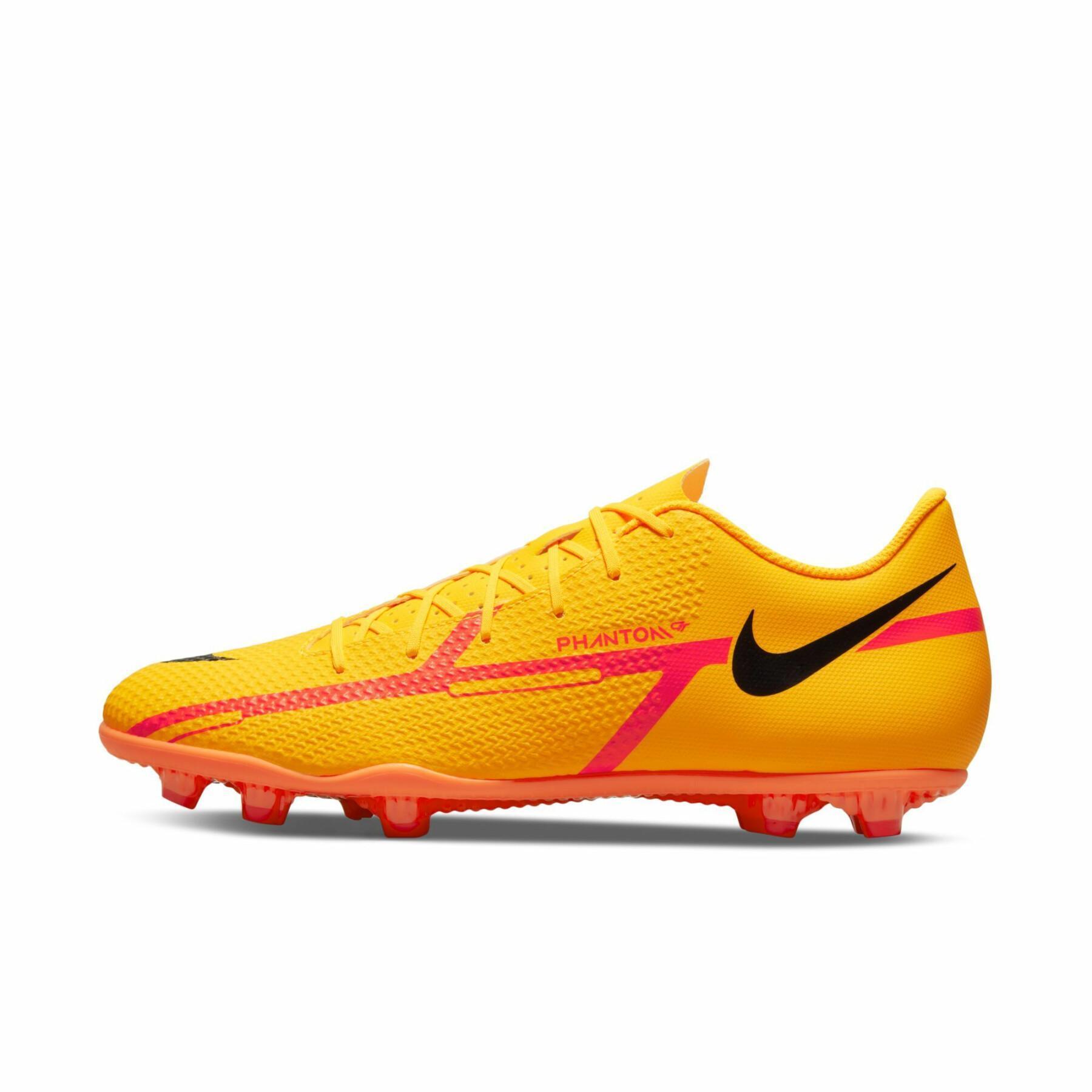 Soccer shoes Nike Phantom GT2 Club MG