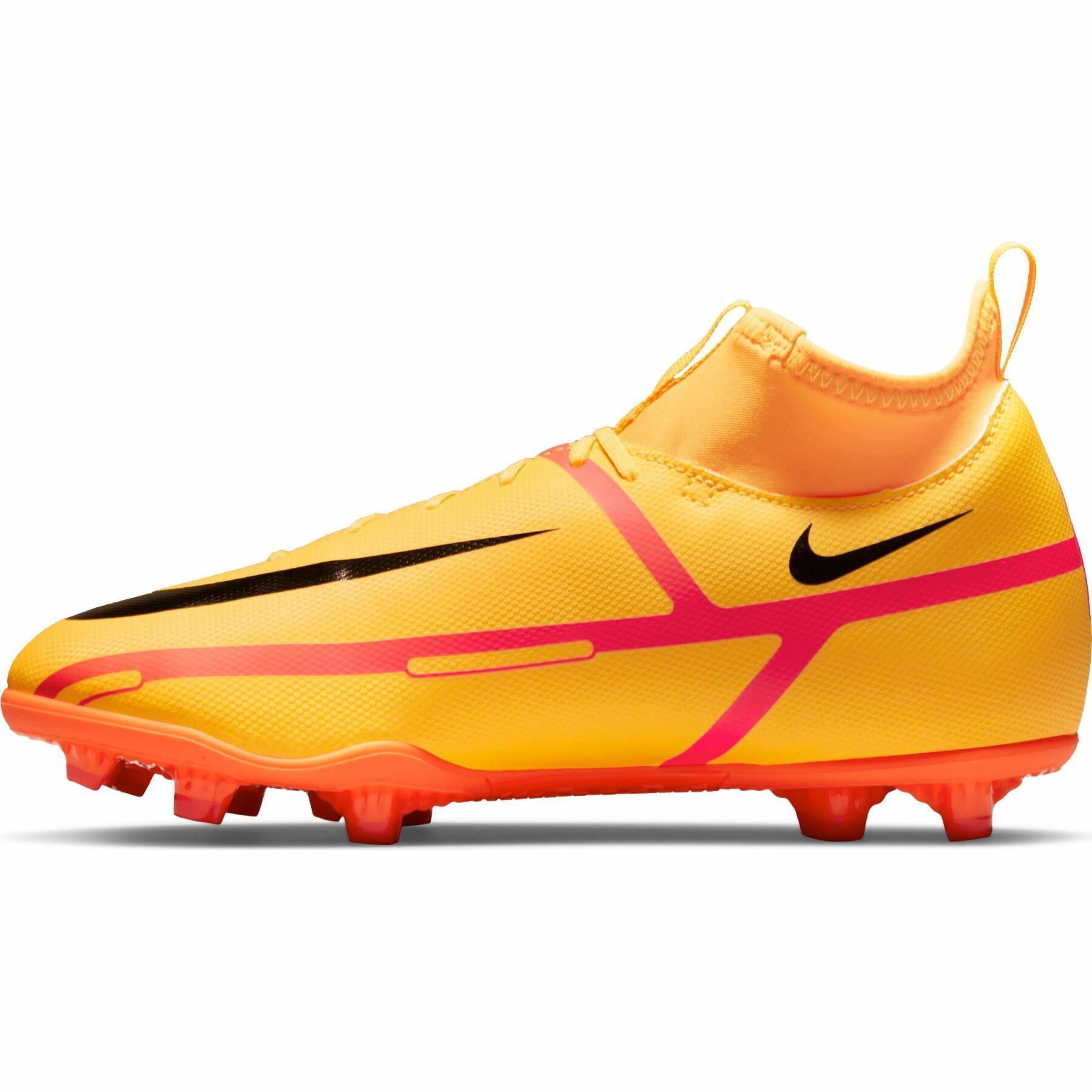 Children's soccer shoes Nike Jr. Phantom GT2 Club Dynamic Fit MG