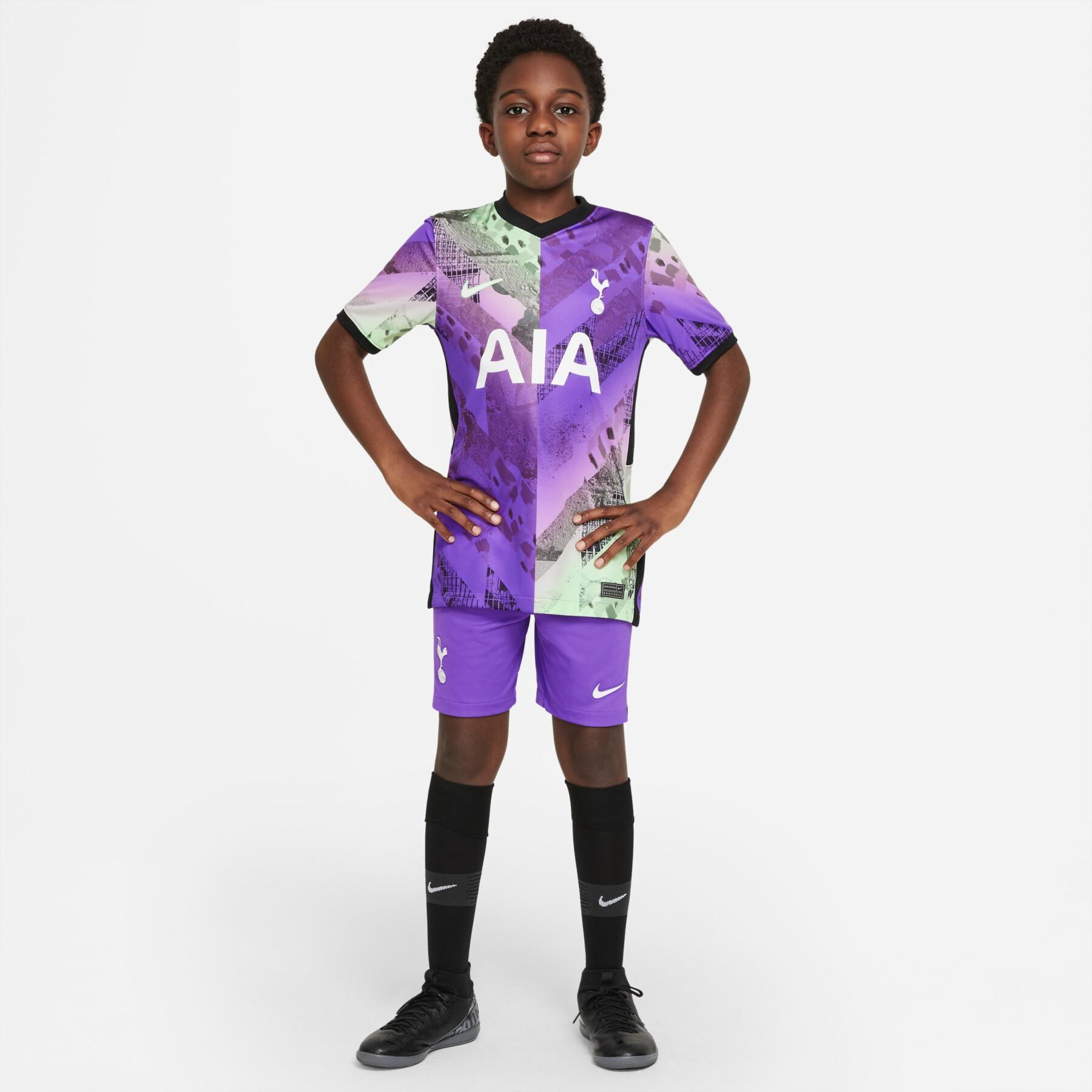 Short third child Tottenham 2021/22