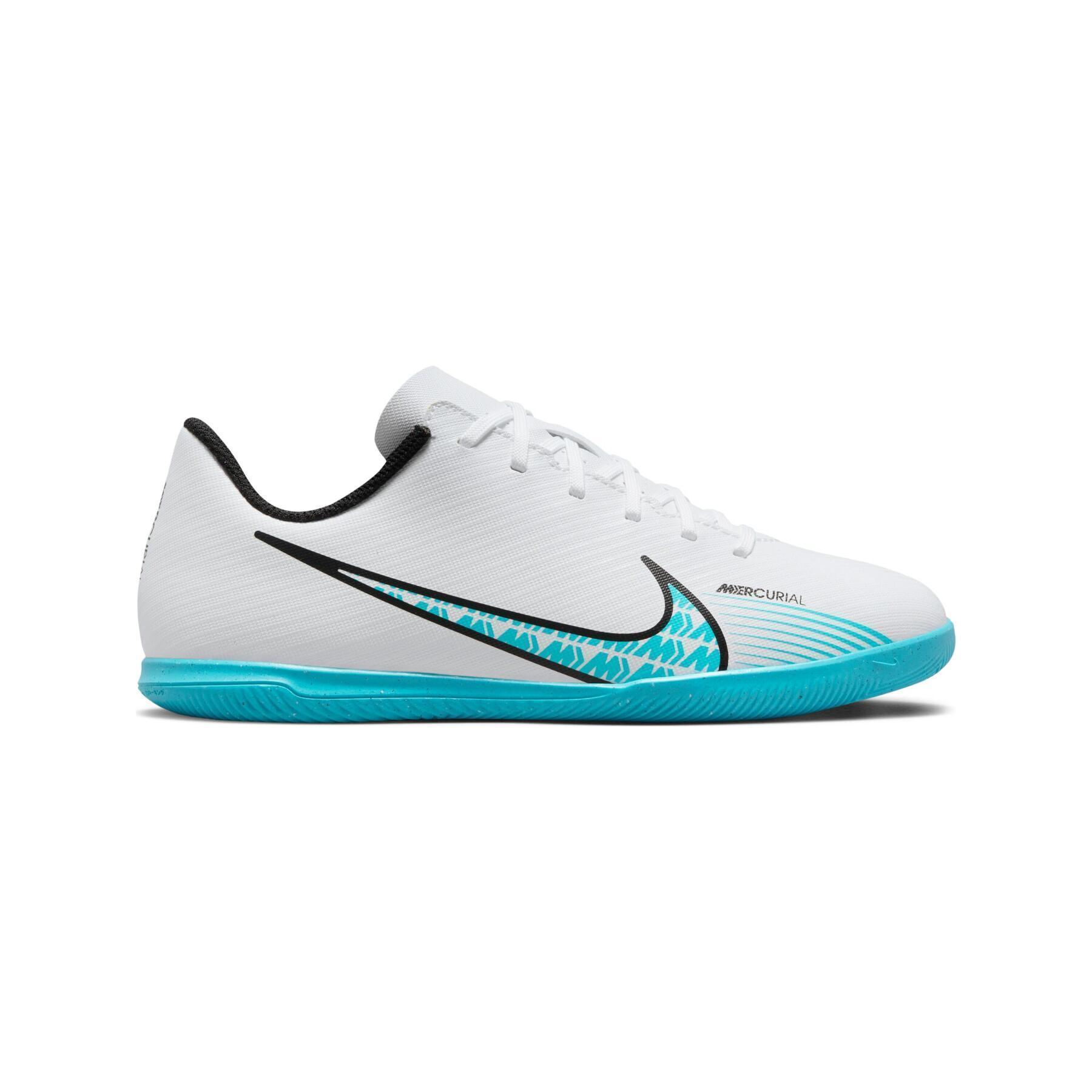 Children's soccer shoes Nike Mercurial Vapor 15 Club IC - Blast Pack