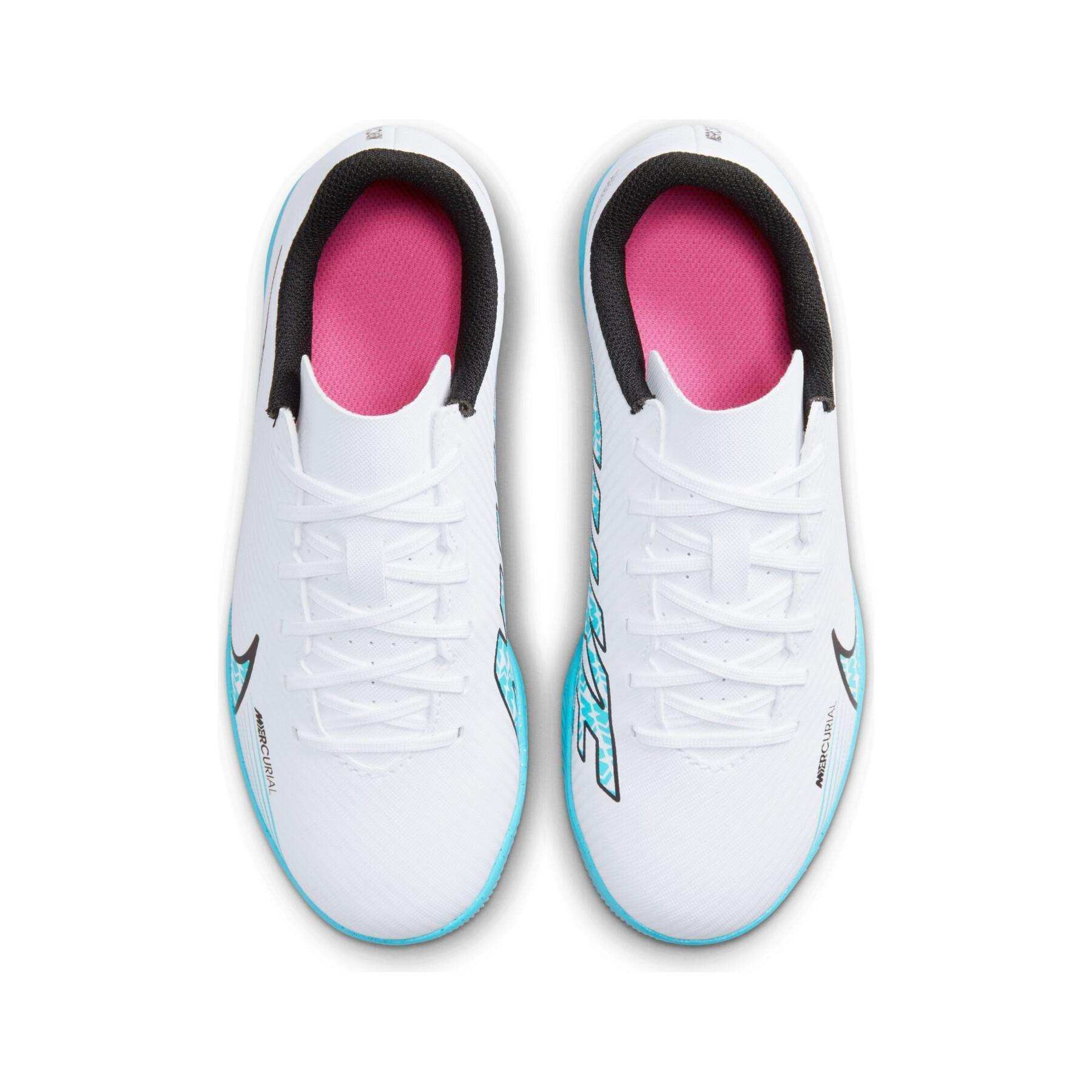 Children's soccer shoes Nike Mercurial Vapor 15 Club IC - Blast Pack