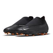 Soccer shoes Nike Phantom GX Club Dynamic Fit MG - Black Pack