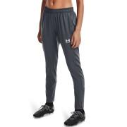 Jogging woman Under Armour Challenger